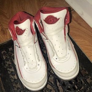 NIKE VARISTY RED JORDAN RETRO 2 SIZE 4 GS BEATERS